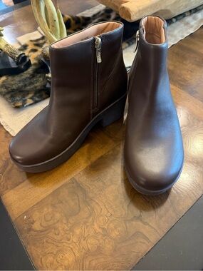 Fitflop -
Dark Brown Leather Ankle Boots with Side Zip,  , comfort shoe